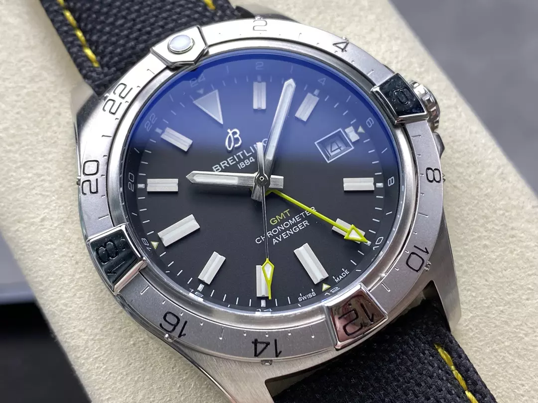 BLS공장 브라이틀링 어벤저 오토매틱 GMT 베스트 에디션 블랙 다이얼 나일론 스트랩 44mm