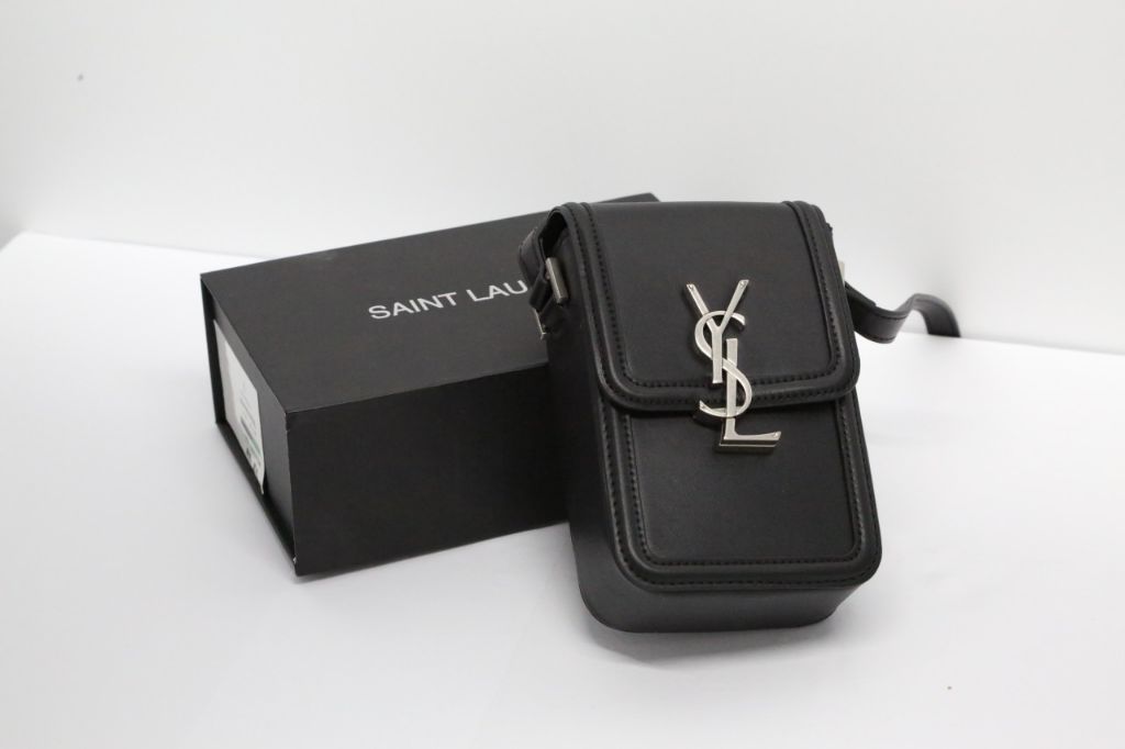 입생로랑 Ysl 실버 스틸 로고 래더 크로스백 (가방)