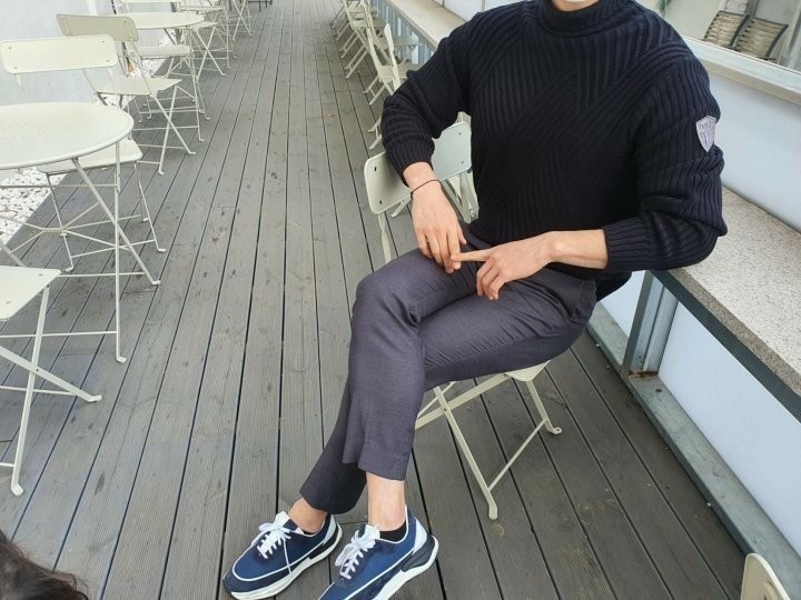 노비스 케이블 사선 목폴라 니트