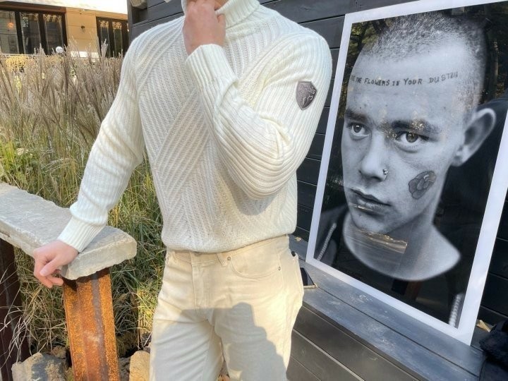 노비스 케이블 사선 목폴라 니트